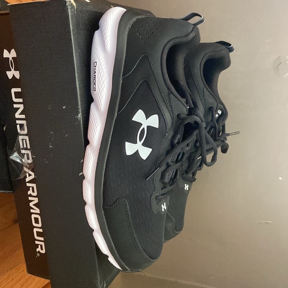 “New with tags “Under Armour UA Charged Assert deluxe foam - Picture 3 of 6